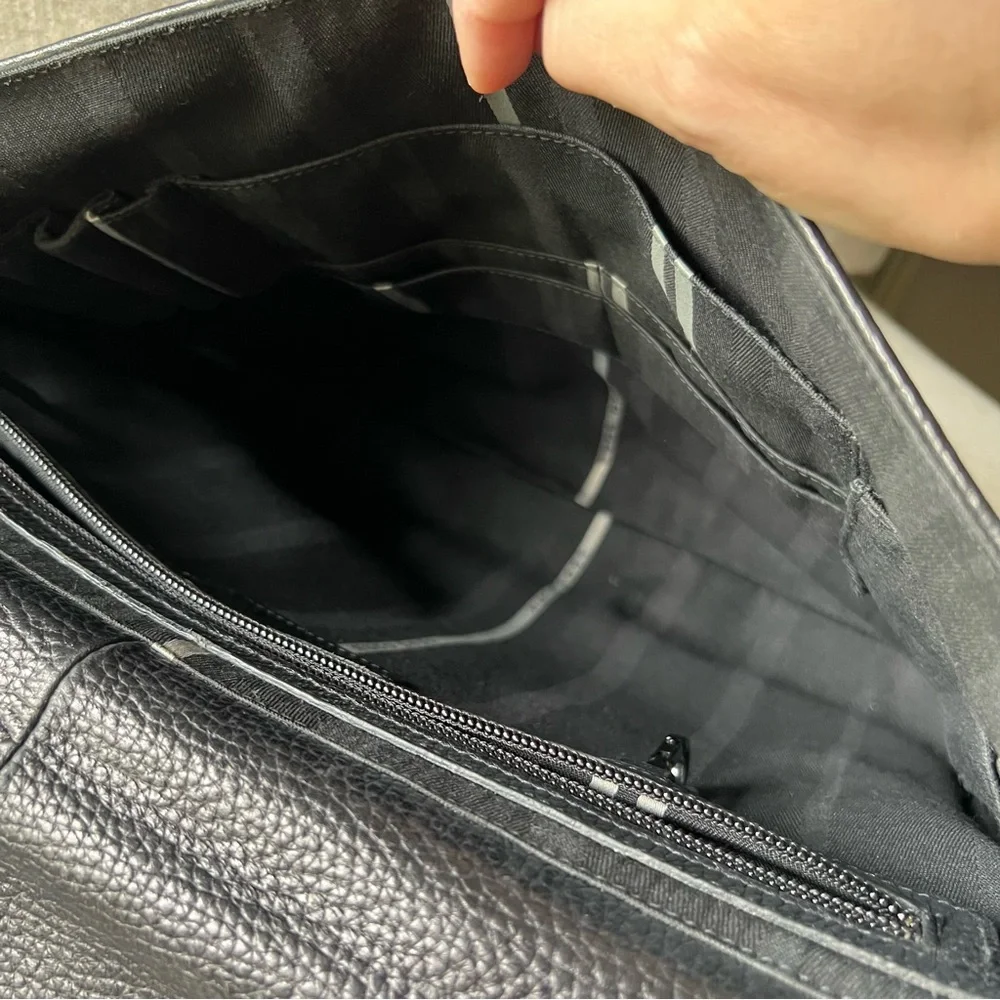 HUGO BOSS Black Leather Messenger Laptop Men's Bag - Picture 12 of 16